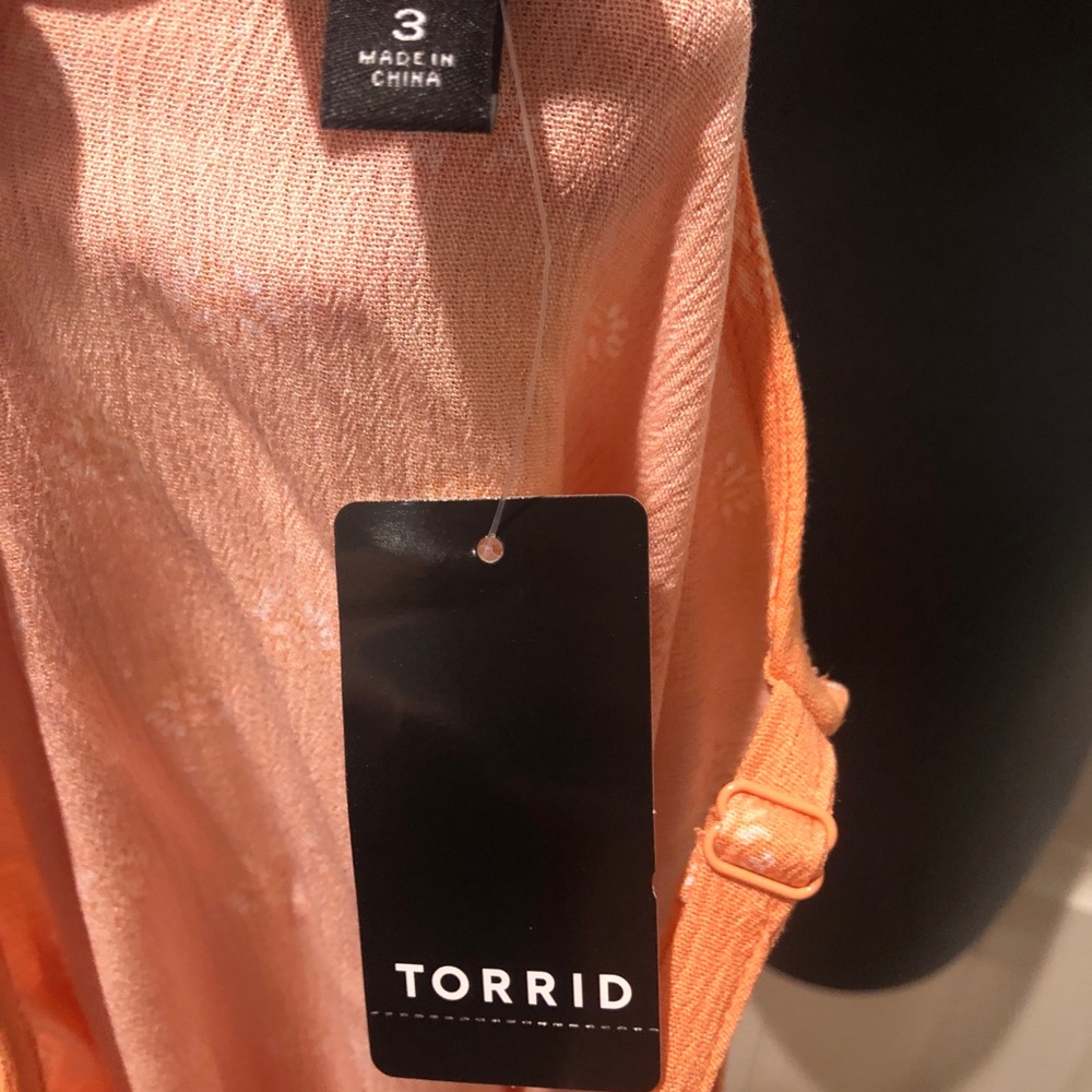 TORRID- Peach Ruffle Top - Picture 2 of 2